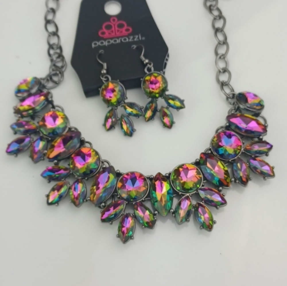Gorgeous Crystal Like Multifaceted Oil Spill Iridescent Necklace & Earrings - Picture 11 of 11